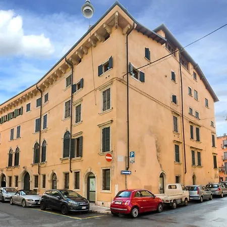 Apartment Dimora Scrimiari With 3 Sleeps Verona